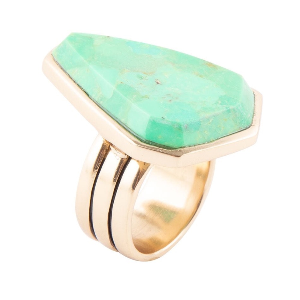 Elegant Gold and Green Stone Ring